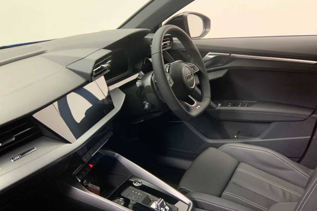 2023 Audi A3 Saloon 1.5 Black Edition 35 TFSI  150 PS S tronic