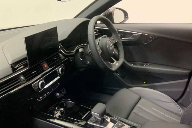 2023 Audi A4 Avant 2.0 Avant (O) Black Edition 40 TFSI  204 PS S tronic