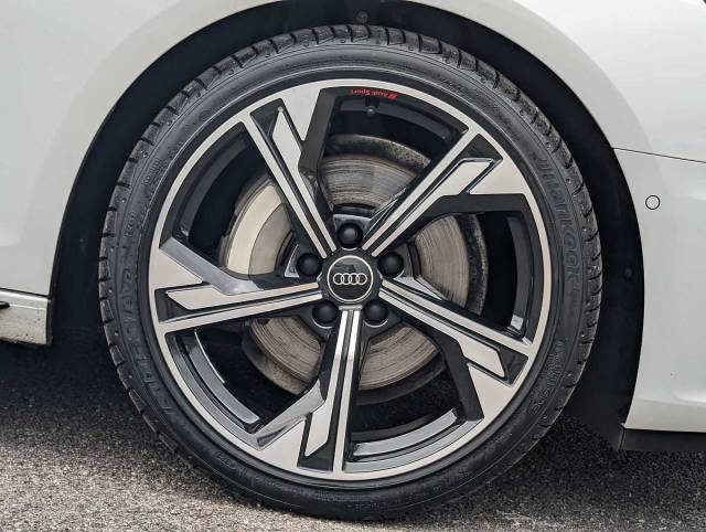 2022 Audi A4 Avant 2.0 Avant Black Edition 40 TDI quattro 204 PS S tronic