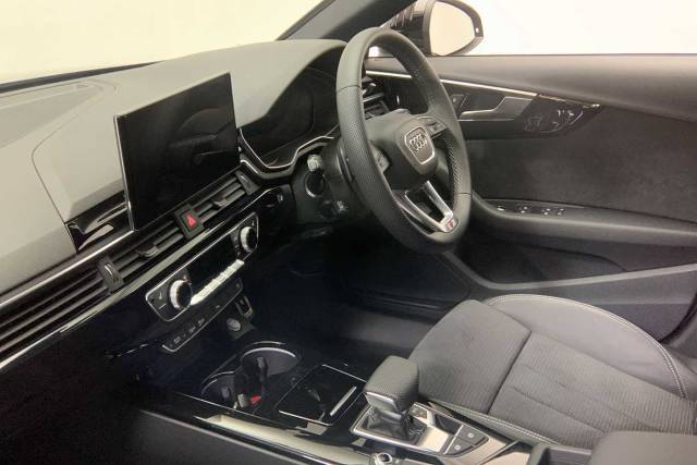 2023 Audi A4 Avant 2.0 Avant Black Edition 40 TFSI  204 PS S tronic