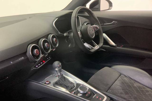 2022 Audi TT 2.0 Coup- Black Edition 40 TFSI  197 PS S tronic