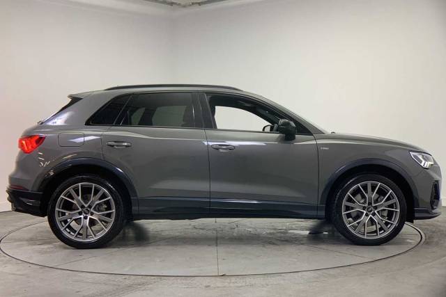 2024 Audi Q3 Black Edition 40 TDI quattro 193 PS S tronic