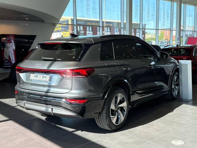 Audi Q6 e-tron AUDI Q6 SUV S line e-tron quattro 285,00 kW