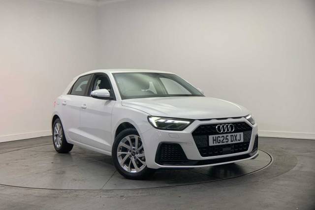 Audi A1 Sportback 1.0 Sport 25 TFSI  95 PS 5-speed Hatchback Petrol Shell white, solid