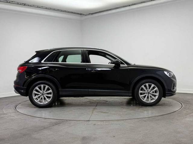 2024 Audi Q3 1.5 Sport 35 TFSI  150 PS 6-speed