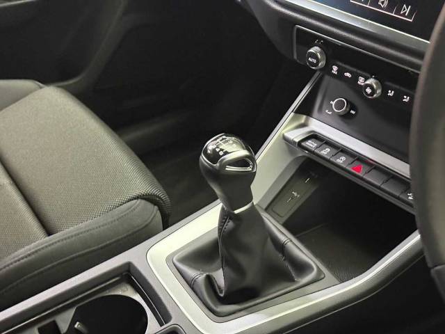 2024 Audi Q3 1.5 Sport 35 TFSI  150 PS 6-speed