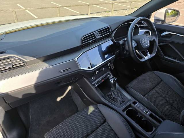 2022 Audi Q3 TFSI e 1.4 S line 45 TFSI e  245 PS S tronic