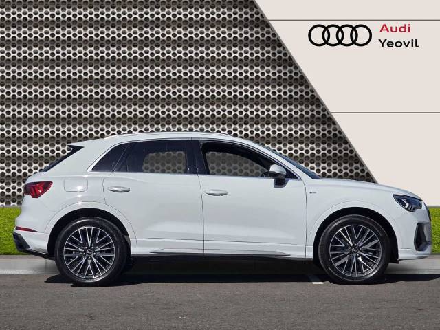 2022 Audi Q3 TFSI e 1.4 S line 45 TFSI e  245 PS S tronic