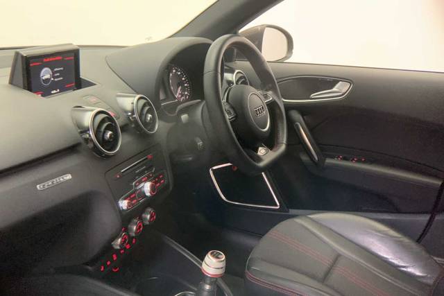 2018 Audi S1 Sportback Competition 2.0 TFSI quattro 231 PS 6-speed