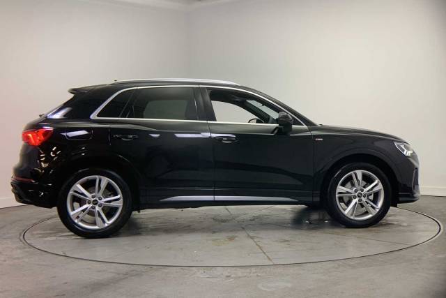 2024 Audi Q3 1.5 S line 35 TFSI  150 PS S tronic