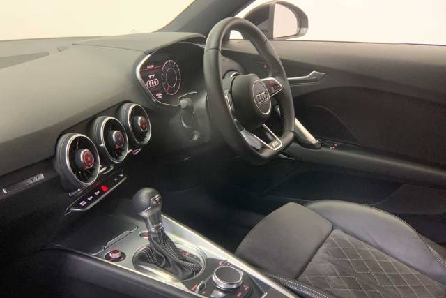 2022 Audi TT 2.0 Coup- Black Edition 40 TFSI  197 PS S tronic