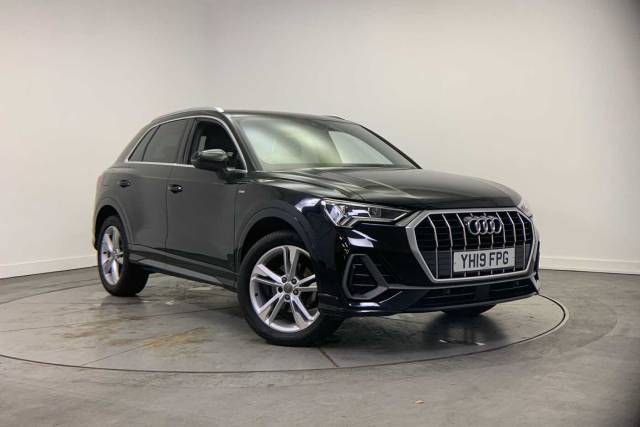 Audi Q3 1.5 S line 35 TFSI  150 PS S tronic 4x4 vehicle Petrol Myth Black Metallic