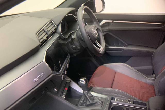 2019 Audi Q3 1.5 S line 35 TFSI  150 PS S tronic