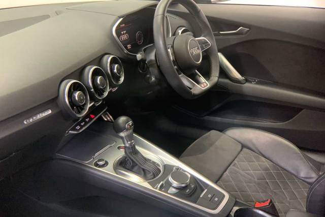 2022 Audi TT 2.0 Coup- Black Edition 45 TFSI quattro 245 PS S tronic