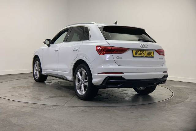 2019 Audi Q3 1.5 S line 35 TFSI  150 PS 6-speed