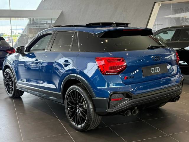 Audi SQ2 2.0 AUDI SQ2 Black Edition TFSI 300 PS S tronic
