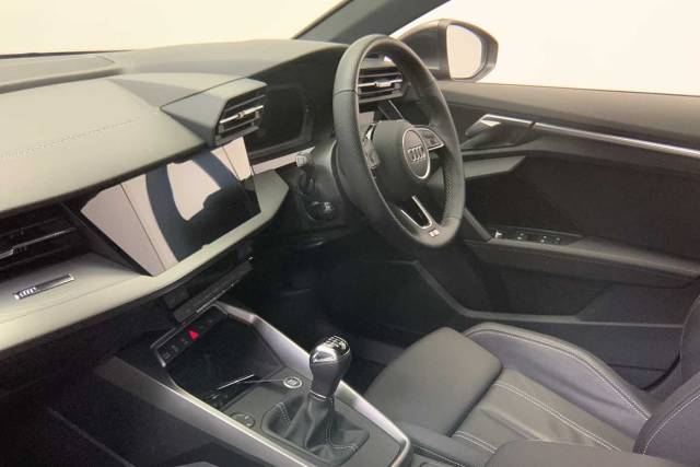2023 Audi A3 Sportback 1.5 S line 35 TFSI  150 PS 6-speed
