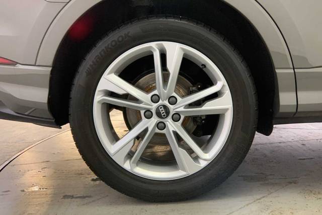 2022 Audi Q3 1.5 S line 35 TFSI  150 PS 6-speed