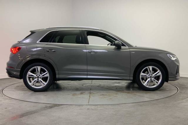 2022 Audi Q3 1.5 S line 35 TFSI  150 PS S tronic