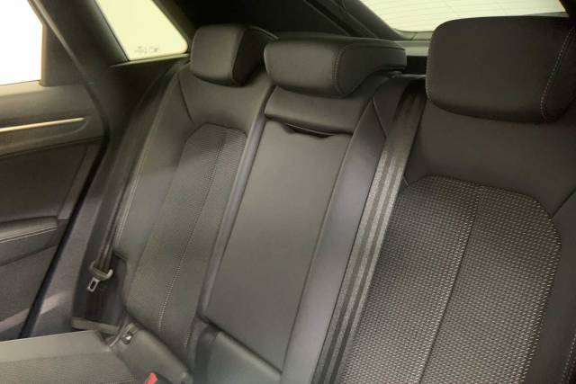 2021 Audi Q3 1.5 Black Edition 35 TFSI  150 PS S tronic