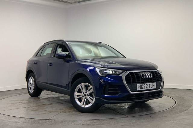 Audi Q3 1.5 Technik 35 TFSI  150 PS 6-speed 4x4 vehicle Petrol Navarra blue, metallic