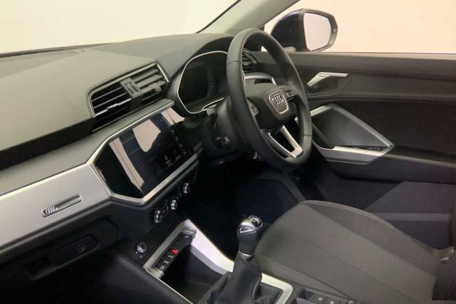 2022 Audi Q3 1.5 Technik 35 TFSI  150 PS 6-speed