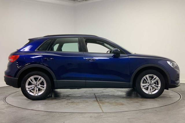 2022 Audi Q3 1.5 Technik 35 TFSI  150 PS 6-speed