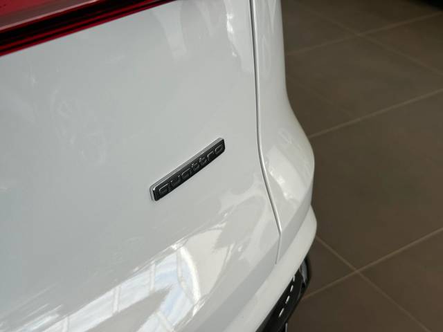 Audi Q5 Sportback AUDI Q5 Sportback Edition 1 TFSI quattro 204 PS S tronic