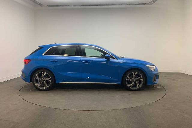 2021 Audi A3 Sportback 1.5 S line 35 TFSI  150 PS S tronic