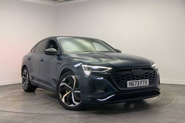 Audi Q8 e-tron Sportback Black Edition 50 e-tron quattro 250,00 kW Hatchback Electric Plasma blue, metallic