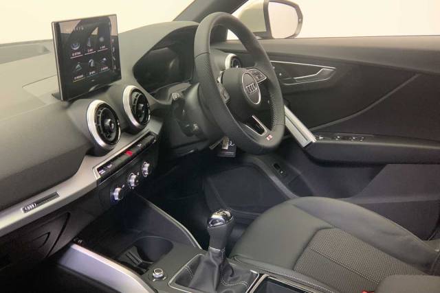 2024 Audi Q2 1.5 S line 35 TFSI  150 PS 6-speed