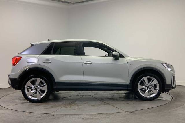 2024 Audi Q2 1.5 S line 35 TFSI  150 PS 6-speed