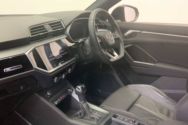 2022 Audi Q3 1.5 Black Edition 35 TFSI  150 PS S tronic
