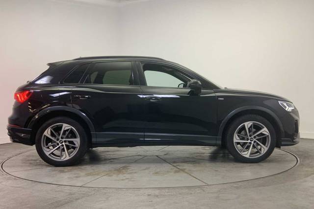 2022 Audi Q3 1.5 Black Edition 35 TFSI  150 PS S tronic