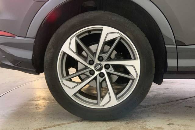2022 Audi Q3 1.5 Black Edition 35 TFSI  150 PS S tronic