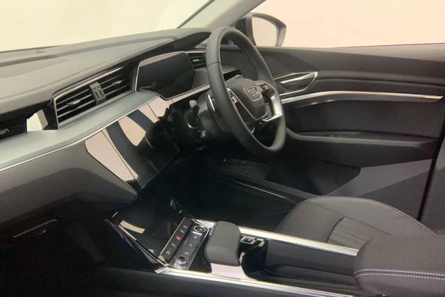 2024 Audi Q8 e-tron Sport 55 e-tron quattro 300,00 kW