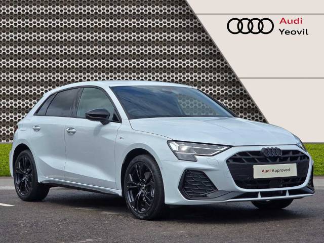 Audi A3 Sportback Black Edition 40 TFSI e  204 PS S tronic Hatchback Hybrid Glacier white, metallic