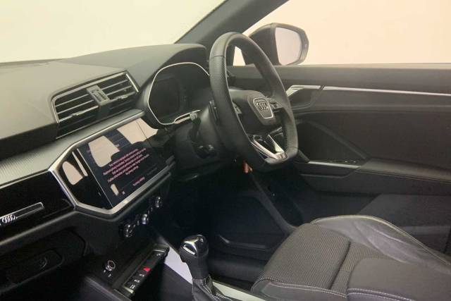2022 Audi Q3 1.5 Black Edition 35 TFSI  150 PS S tronic