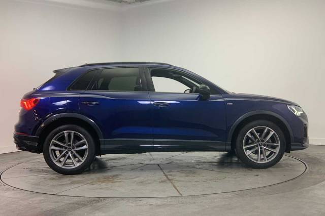 2022 Audi Q3 1.5 Black Edition 35 TFSI  150 PS S tronic