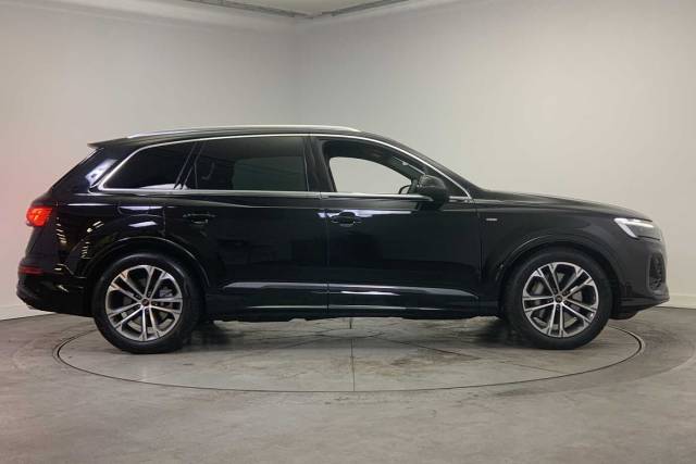 2024 Audi Q7 3.0 SUV  S line 45 TDI quattro 231 PS tiptronic