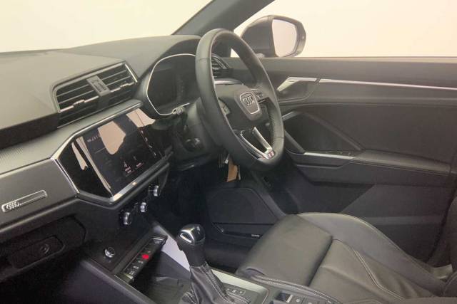 2024 Audi Q3 1.5 S line 35 TFSI  150 PS S tronic