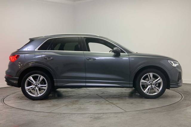 2024 Audi Q3 1.5 S line 35 TFSI  150 PS S tronic