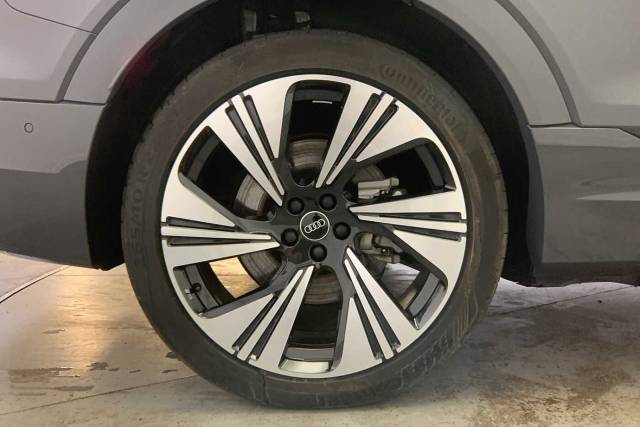 2024 Audi Q8 e-tron Vorsprung 50 e-tron quattro 250,00 kW