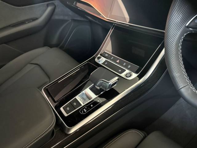 2025 Audi Q7 3.0 AUDI Q7 SUV Black Edition 45 TDI quattro 231 PS tiptronic
