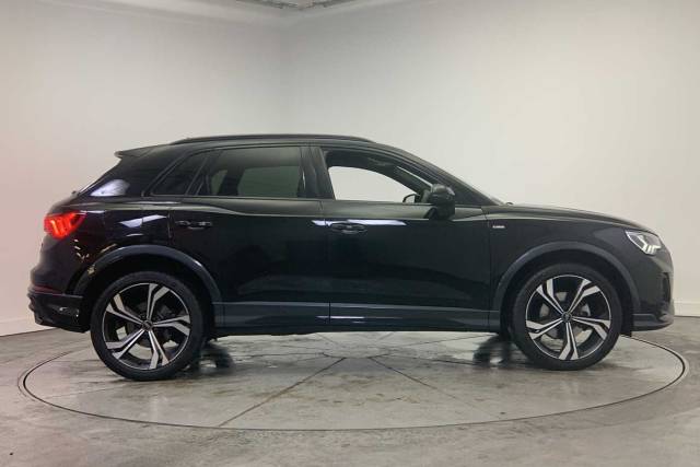 2024 Audi Q3 1.5 Black Edition 35 TFSI  150 PS S tronic