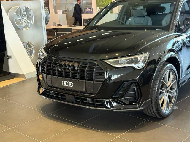 Audi Q3 2.0 AUDI Q3 Black Edition 35 TDI 150 PS S tronic