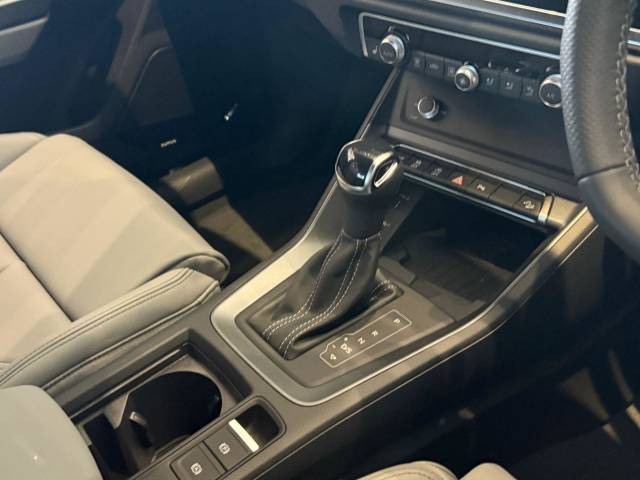 Audi Q3 2.0 AUDI Q3 Black Edition 35 TDI 150 PS S tronic