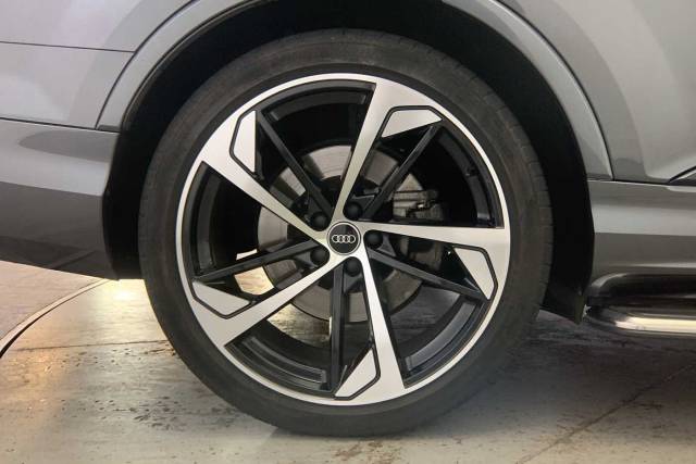 2022 Audi Q7 3.0 Black Edition 50 TDI quattro 286 PS tiptronic