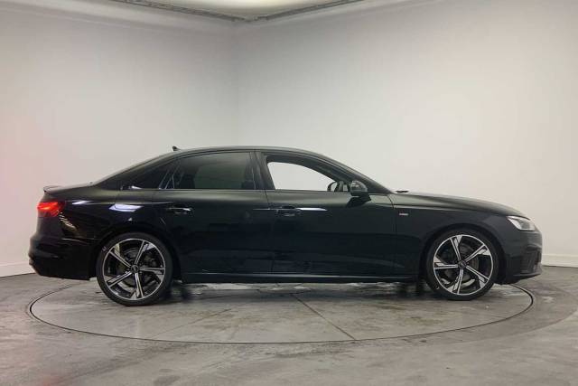 2022 Audi A4 Saloon 2.0 Black Edition 35 TDI  163 PS S tronic