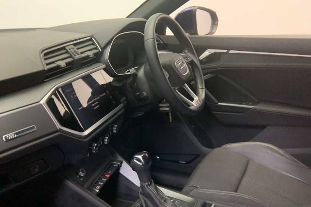 2022 Audi Q3 1.5 S line 35 TFSI  150 PS S tronic